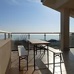 Sun 14 *